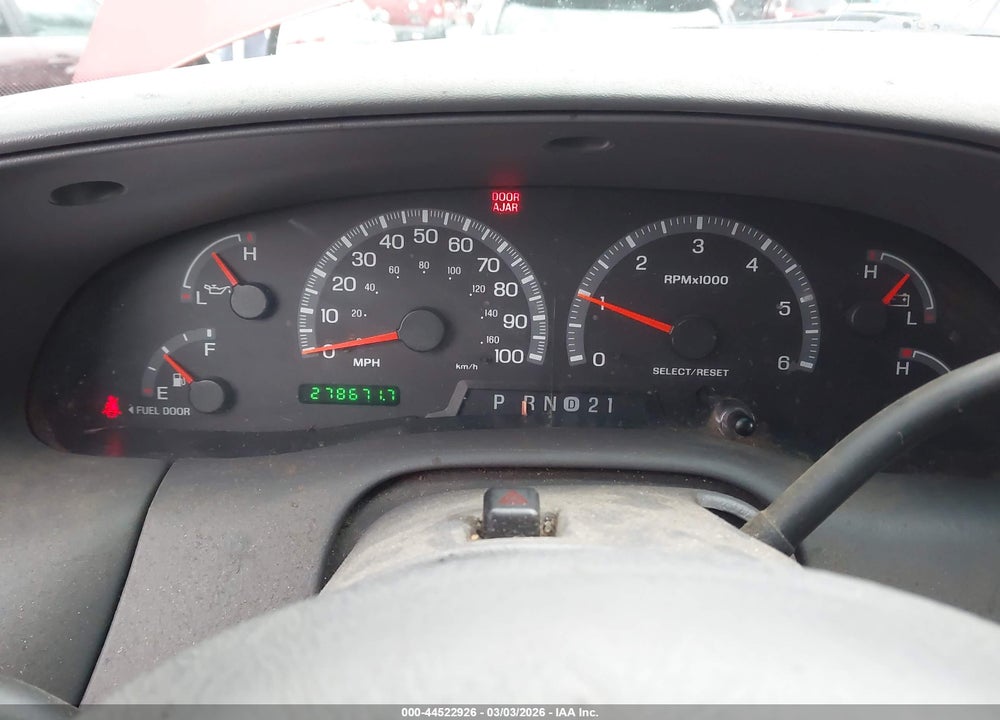2001 FORD EXPEDITION XLT VIN: 1FMPU16L11LA84206