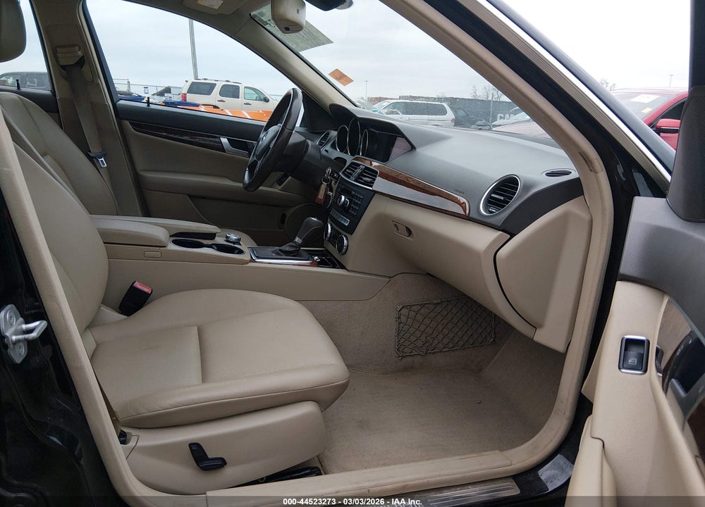 2013 MERCEDES-BENZ C 300 LUXURY 4MATIC VIN: WDDGF8ABXDR277743