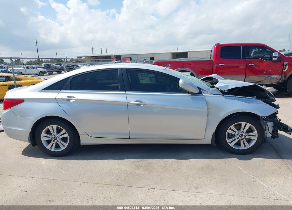 2013 HYUNDAI SONATA GLS VIN: 5NPEB4AC1DH688650