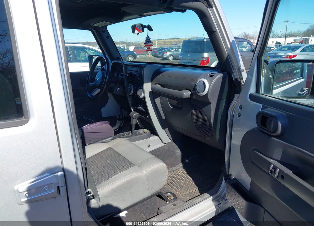 2010 JEEP WRANGLER UNLIMITED SAHARA VIN: 1J4BA5H10AL110072