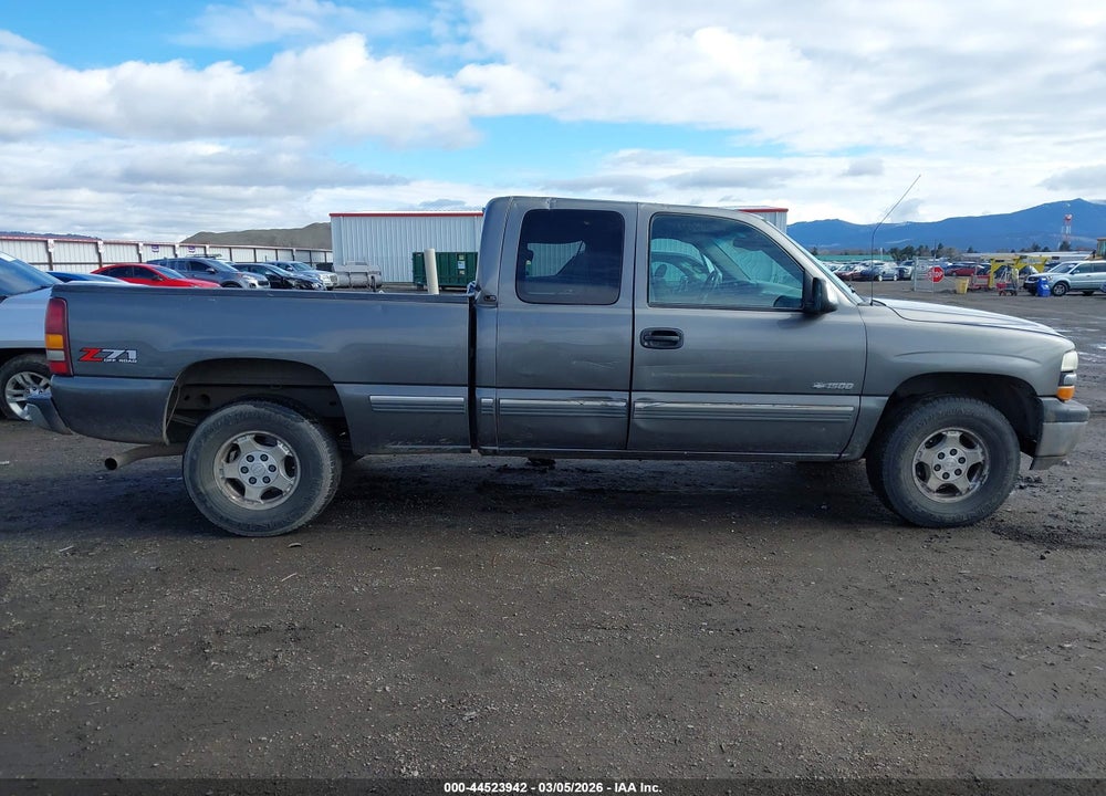 2001 CHEVROLET SILVERADO 1500 LS VIN: 2GCEK19T411405402