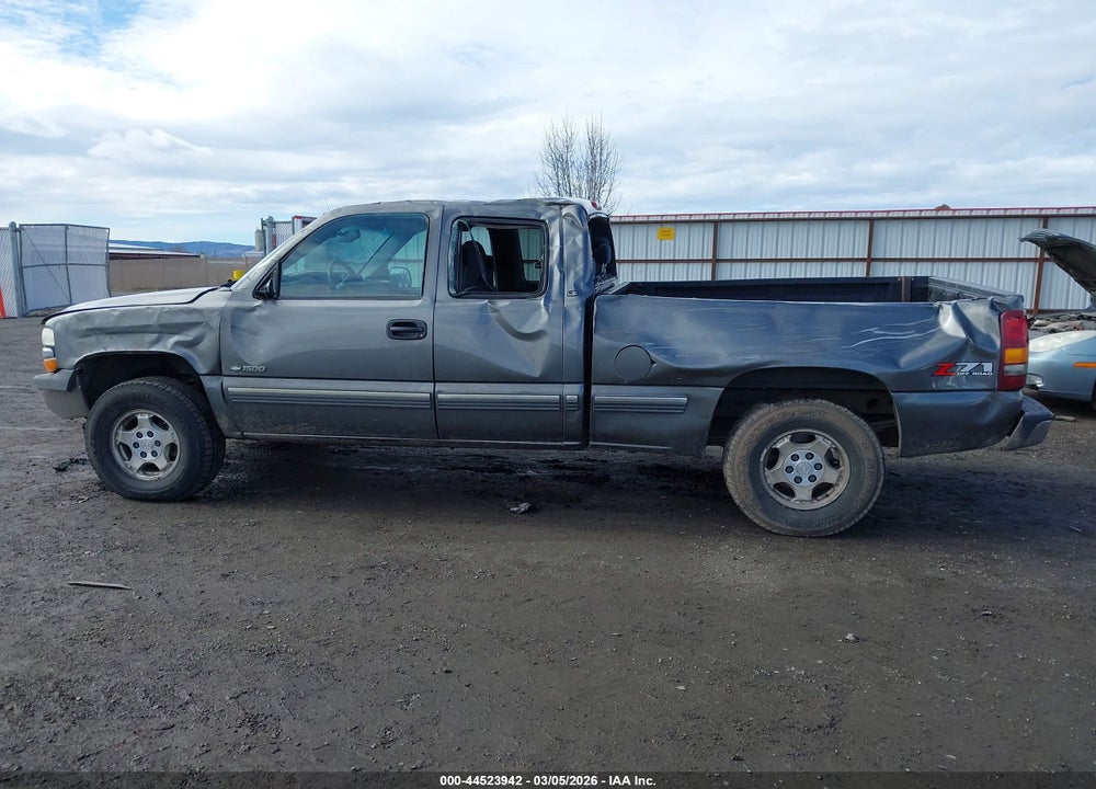 2001 CHEVROLET SILVERADO 1500 LS VIN: 2GCEK19T411405402