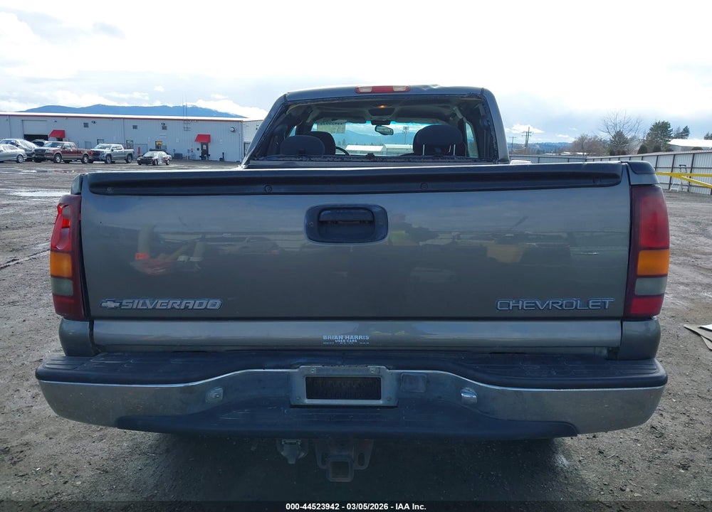 2001 CHEVROLET SILVERADO 1500 LS VIN: 2GCEK19T411405402