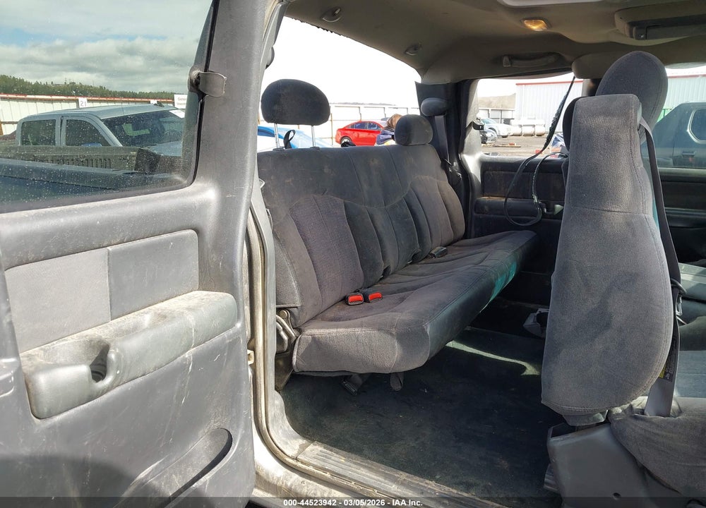 2001 CHEVROLET SILVERADO 1500 LS VIN: 2GCEK19T411405402