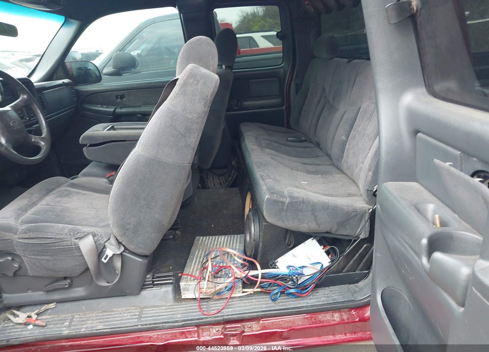 2001 CHEVROLET SILVERADO 1500 LS VIN: 2GCEC19T811159998