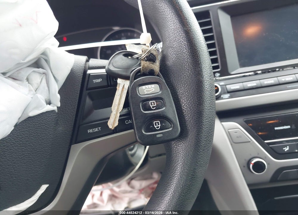 2017 HYUNDAI ELANTRA SE VIN: 5NPD84LF6HH052149