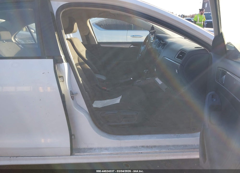 2015 VOLKSWAGEN JETTA 1.8T SE VIN: 3VWD17AJ3FM260975