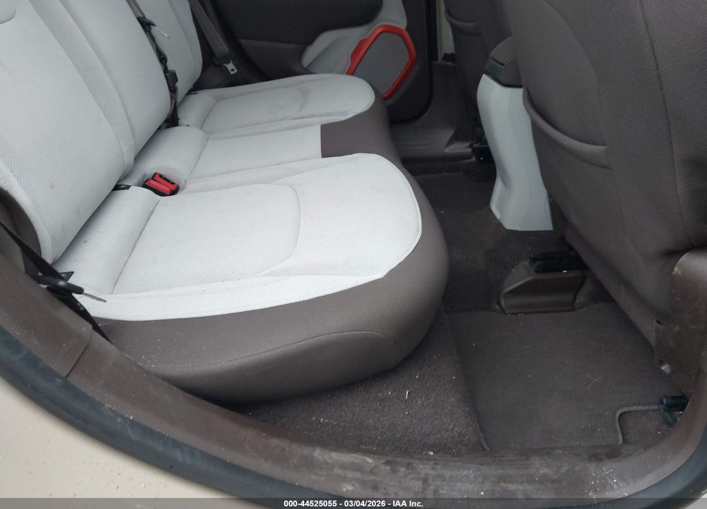 2015 JEEP RENEGADE LATITUDE VIN: ZACCJBBT0FPB55263