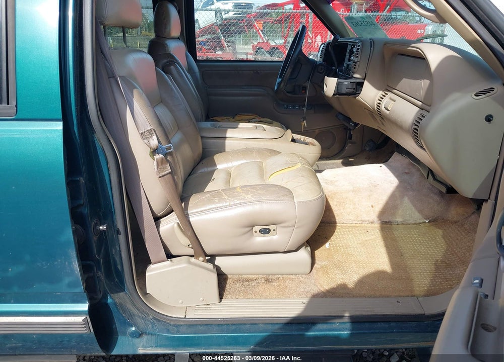 2000 CHEVROLET TAHOE Z71 VIN: 1GNEK13R6YR142884