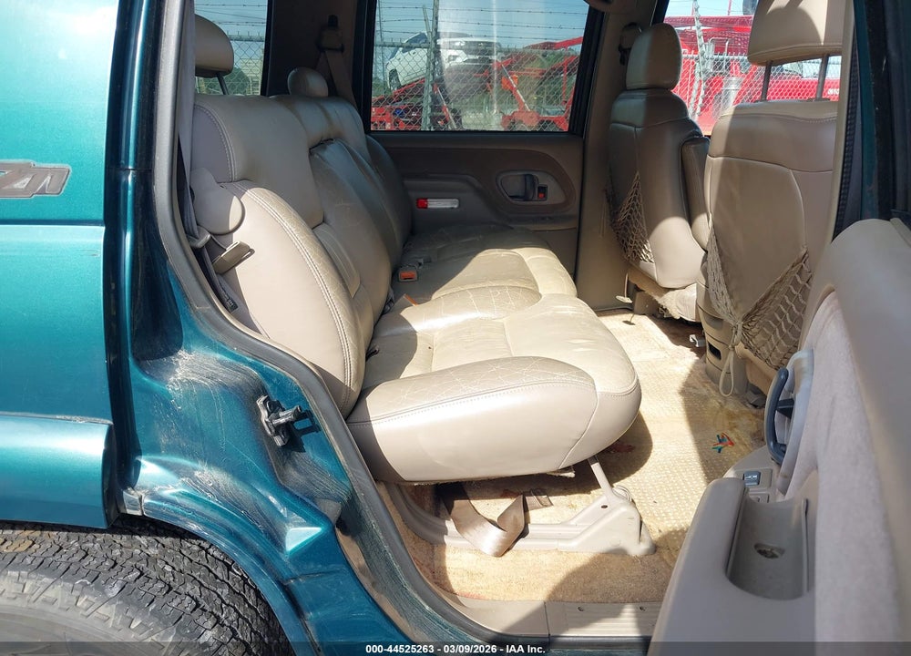 2000 CHEVROLET TAHOE Z71 VIN: 1GNEK13R6YR142884