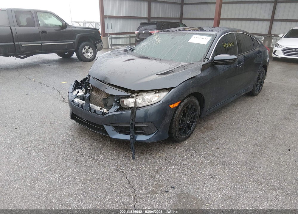 2018 HONDA CIVIC LX VIN: 2HGFC2F51JH597819