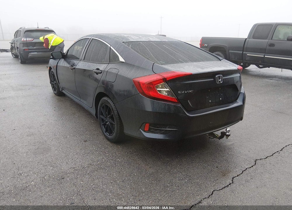 2018 HONDA CIVIC LX VIN: 2HGFC2F51JH597819