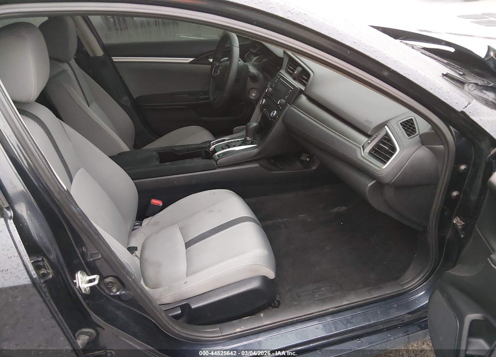 2018 HONDA CIVIC LX VIN: 2HGFC2F51JH597819