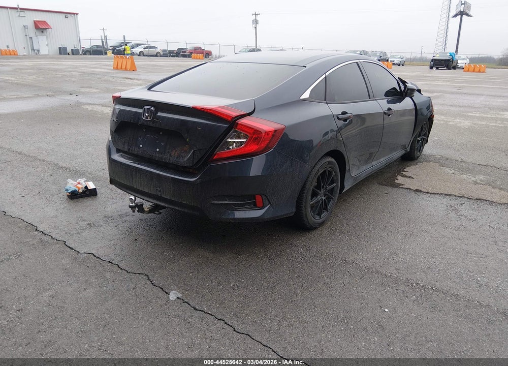 2018 HONDA CIVIC LX VIN: 2HGFC2F51JH597819