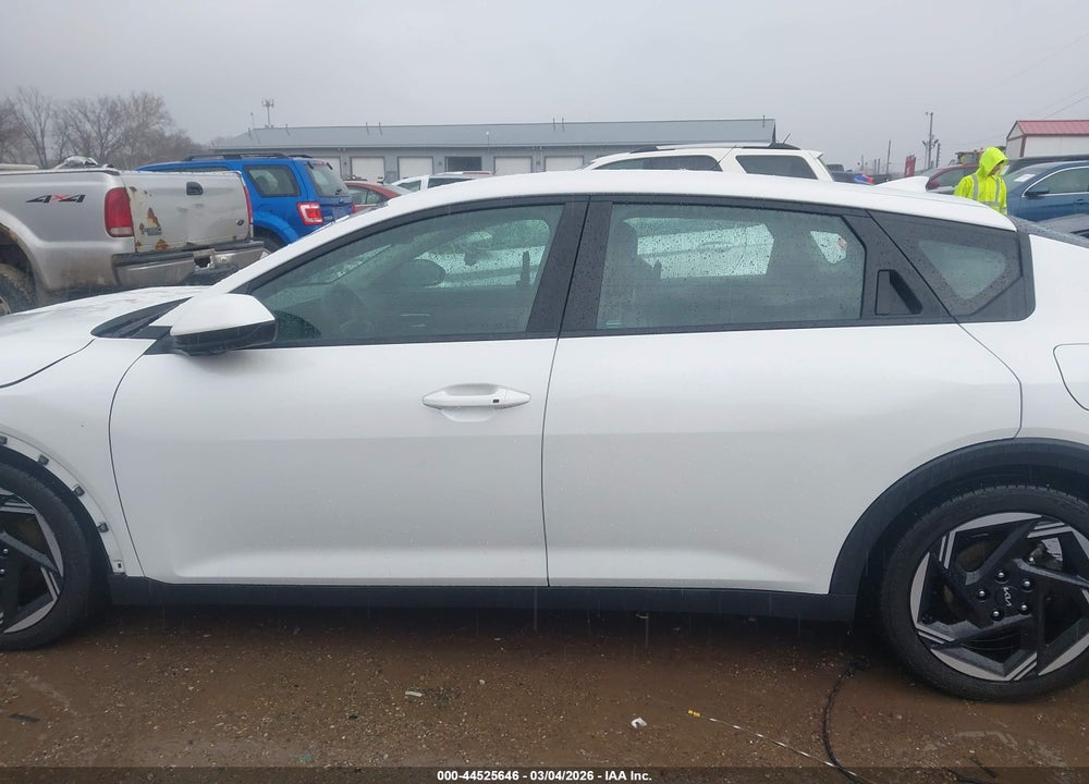 2025 KIA K4 EX VIN: 3KPFU4DE3SE028106