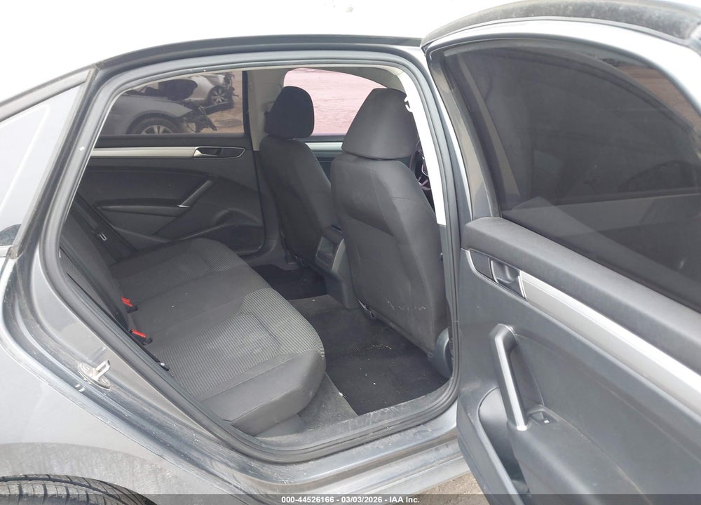 2018 VOLKSWAGEN PASSAT 2.0T R-LINE/2.0T S VIN: 1VWAA7A34JC043207
