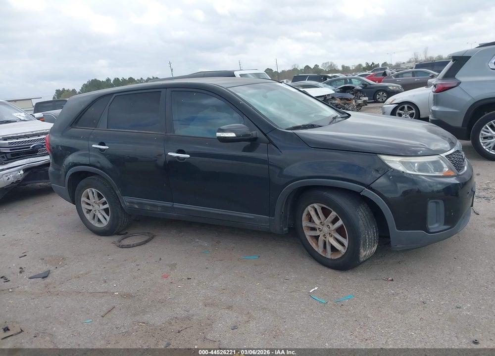 2014 KIA SORENTO LX VIN: 5XYKT3A6XEG536783