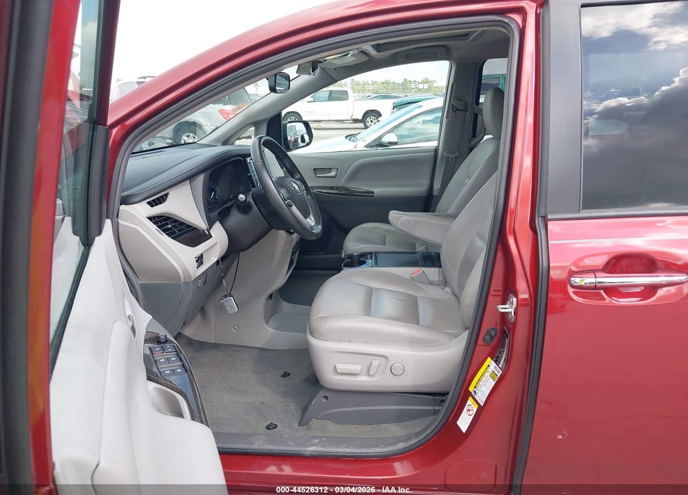 2019 TOYOTA SIENNA XLE 8 PASSENGER VIN: 5TDYZ3DCXKS966015