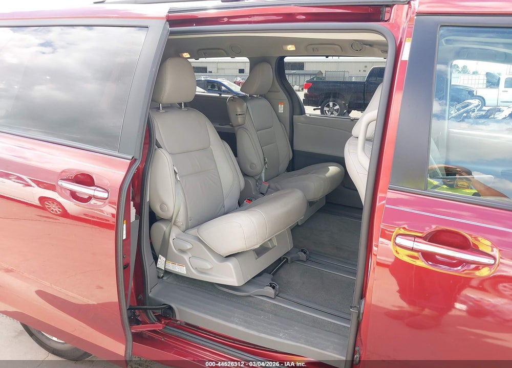 2019 TOYOTA SIENNA XLE 8 PASSENGER VIN: 5TDYZ3DCXKS966015