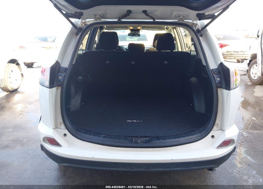2018 TOYOTA RAV4 LE VIN: 2T3BFREV2JW740775