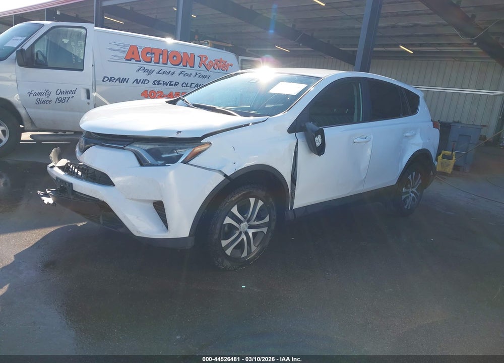 2018 TOYOTA RAV4 LE VIN: 2T3BFREV2JW740775