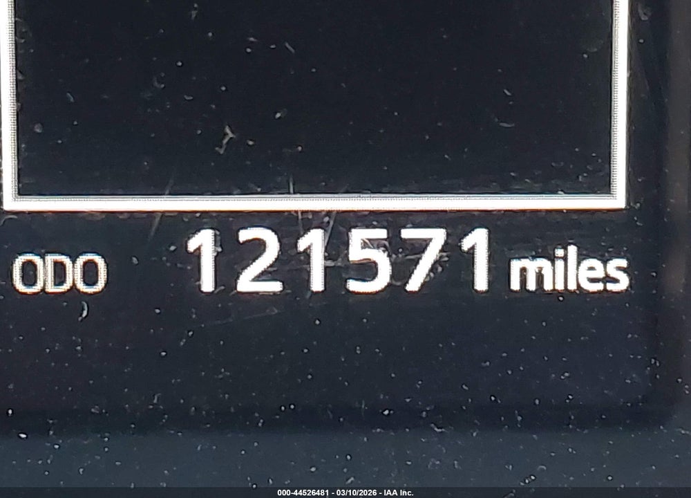 2018 TOYOTA RAV4 LE VIN: 2T3BFREV2JW740775