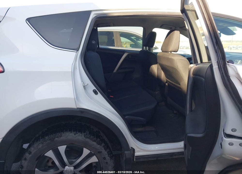 2018 TOYOTA RAV4 LE VIN: 2T3BFREV2JW740775