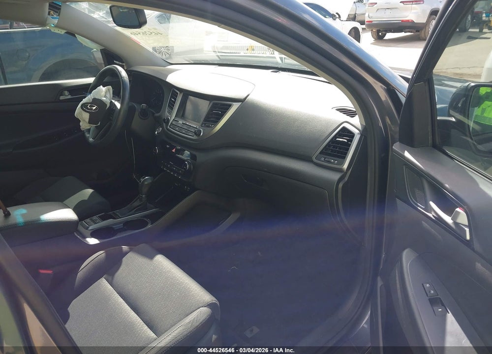 2018 HYUNDAI TUCSON VALUE VIN: KM8J33A26JU709065