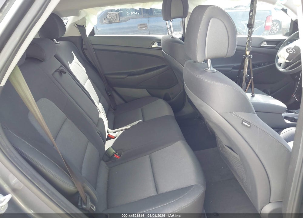 2018 HYUNDAI TUCSON VALUE VIN: KM8J33A26JU709065