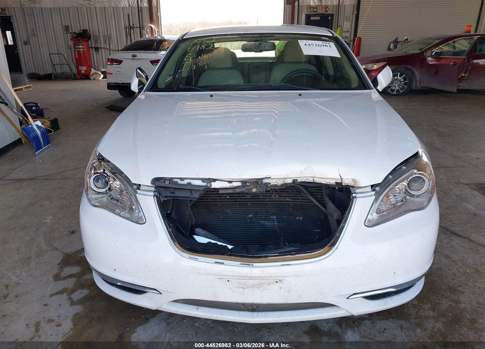 2014 CHRYSLER 200 LX VIN: 1C3CCBAG8EN164932