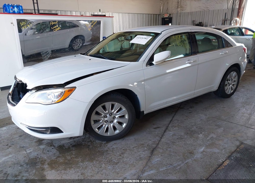 2014 CHRYSLER 200 LX VIN: 1C3CCBAG8EN164932