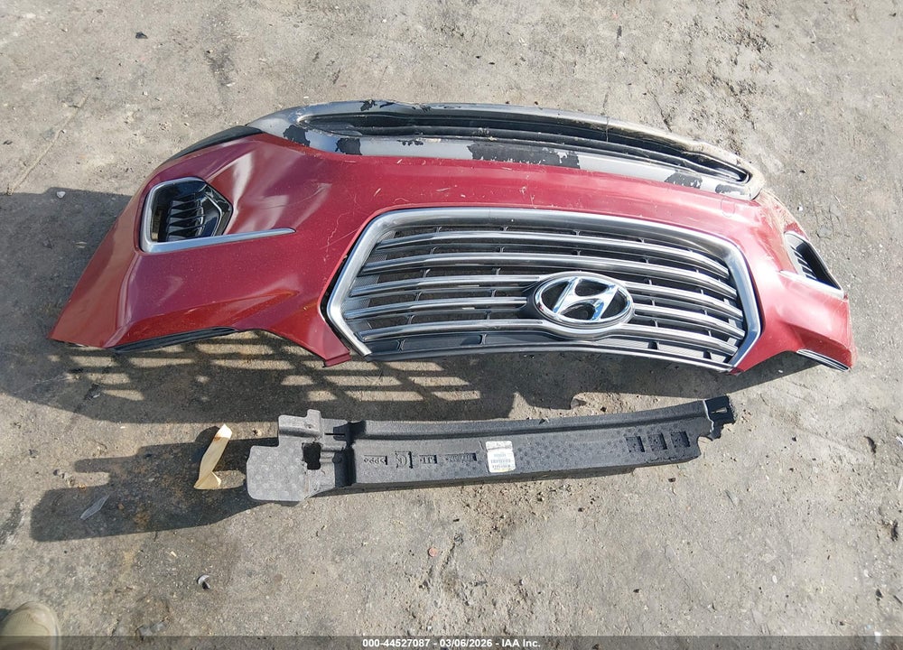 2017 HYUNDAI SANTA FE VIN: KM8SMDHF0HU208537