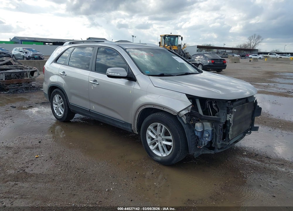 2015 KIA SORENTO LX VIN: 5XYKT3A69FG660691
