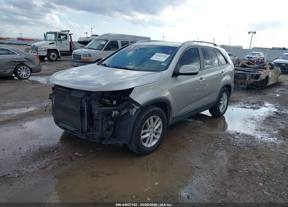2015 KIA SORENTO LX VIN: 5XYKT3A69FG660691