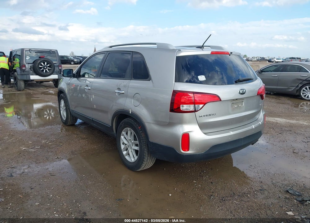 2015 KIA SORENTO LX VIN: 5XYKT3A69FG660691