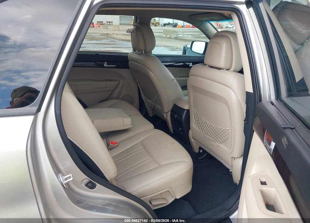 2015 KIA SORENTO LX VIN: 5XYKT3A69FG660691