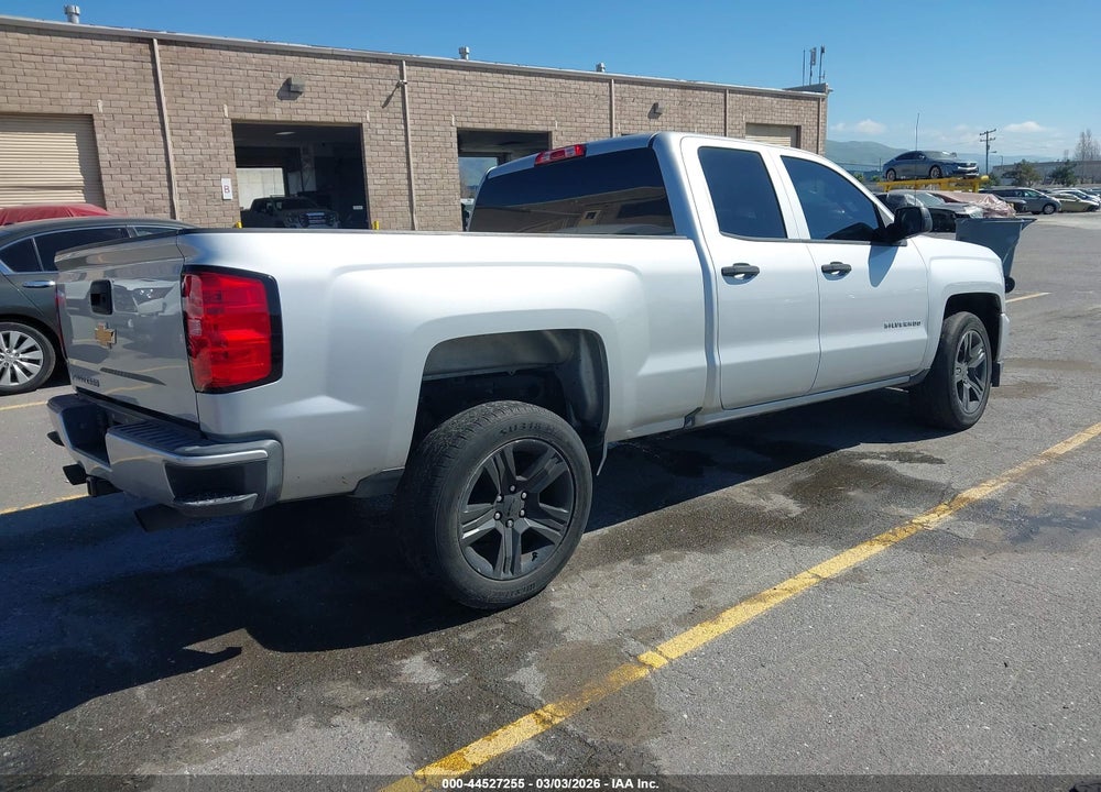 2018 CHEVROLET SILVERADO 1500 CUSTOM VIN: 1GCRCPEC2JZ330052