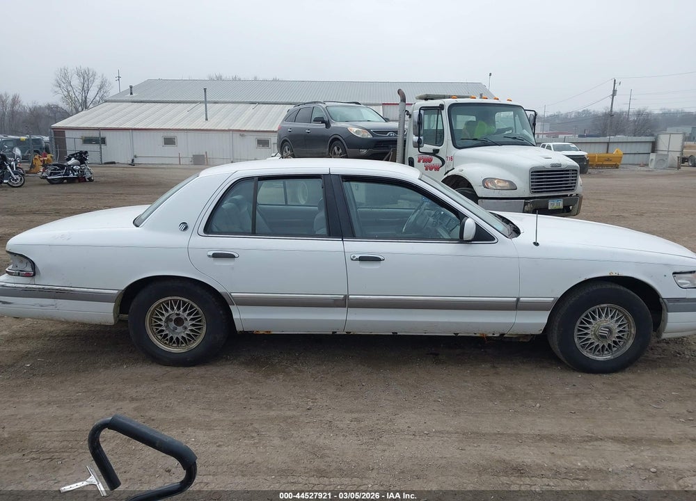 1992 MERCURY GRAND MARQUIS LS VIN: 2MECM75W8NX719088