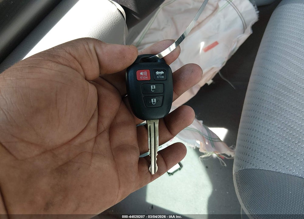 2015 TOYOTA CAMRY LE VIN: 4T1BF1FKXFU036832