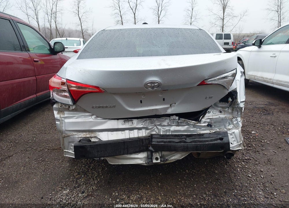 2018 TOYOTA COROLLA LE VIN: 5YFBURHE4JP827430