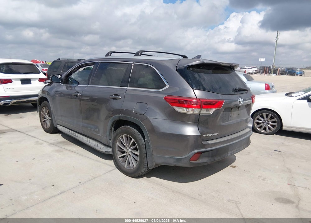 2017 TOYOTA HIGHLANDER XLE VIN: 5TDKZRFH0HS513788