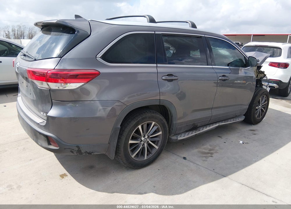2017 TOYOTA HIGHLANDER XLE VIN: 5TDKZRFH0HS513788