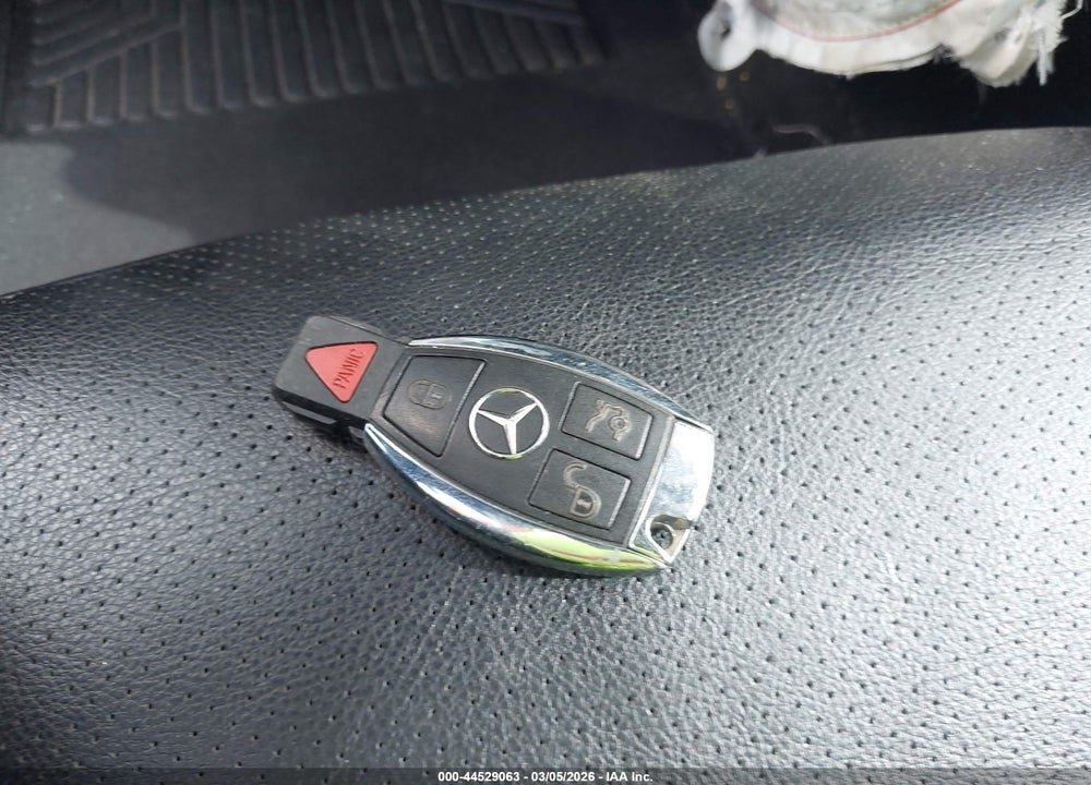 2013 MERCEDES-BENZ C 250 SPORT VIN: WDDGF4HB6DG093460