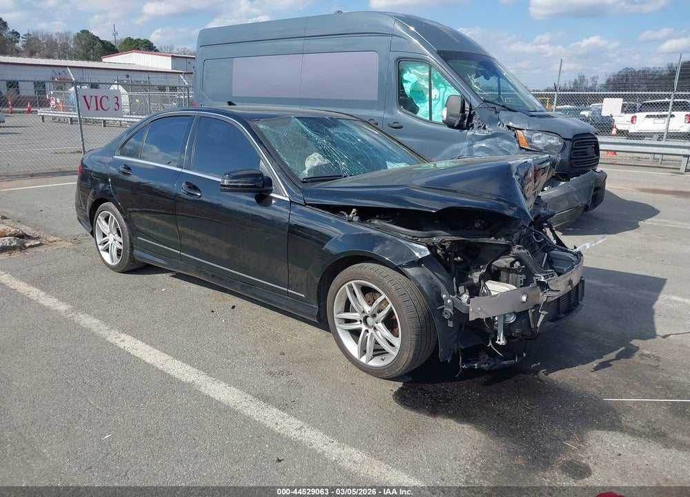 2013 MERCEDES-BENZ C 250 SPORT VIN: WDDGF4HB6DG093460