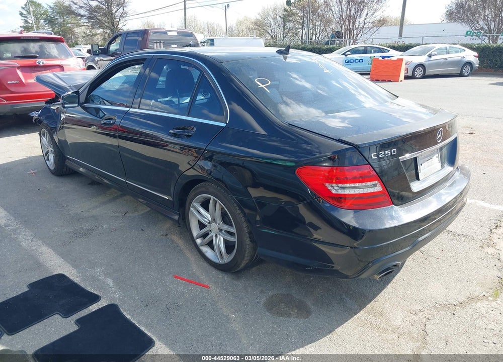 2013 MERCEDES-BENZ C 250 SPORT VIN: WDDGF4HB6DG093460