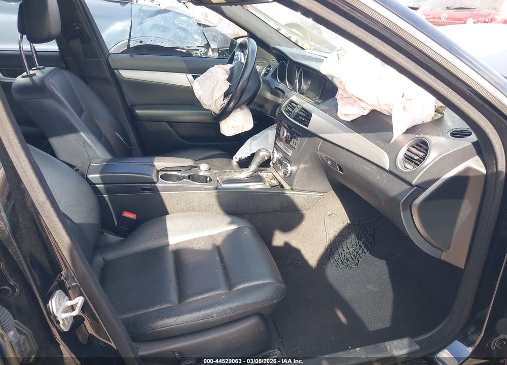 2013 MERCEDES-BENZ C 250 SPORT VIN: WDDGF4HB6DG093460