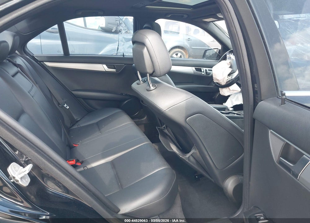 2013 MERCEDES-BENZ C 250 SPORT VIN: WDDGF4HB6DG093460