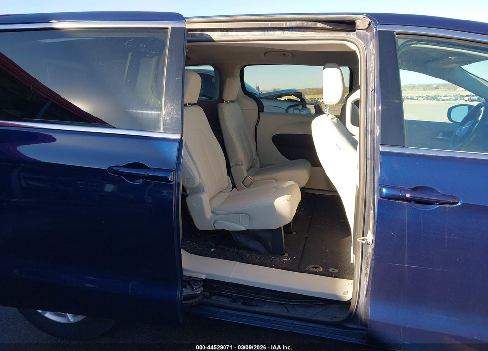 2017 CHRYSLER PACIFICA TOURING VIN: 2C4RC1DG4HR512437
