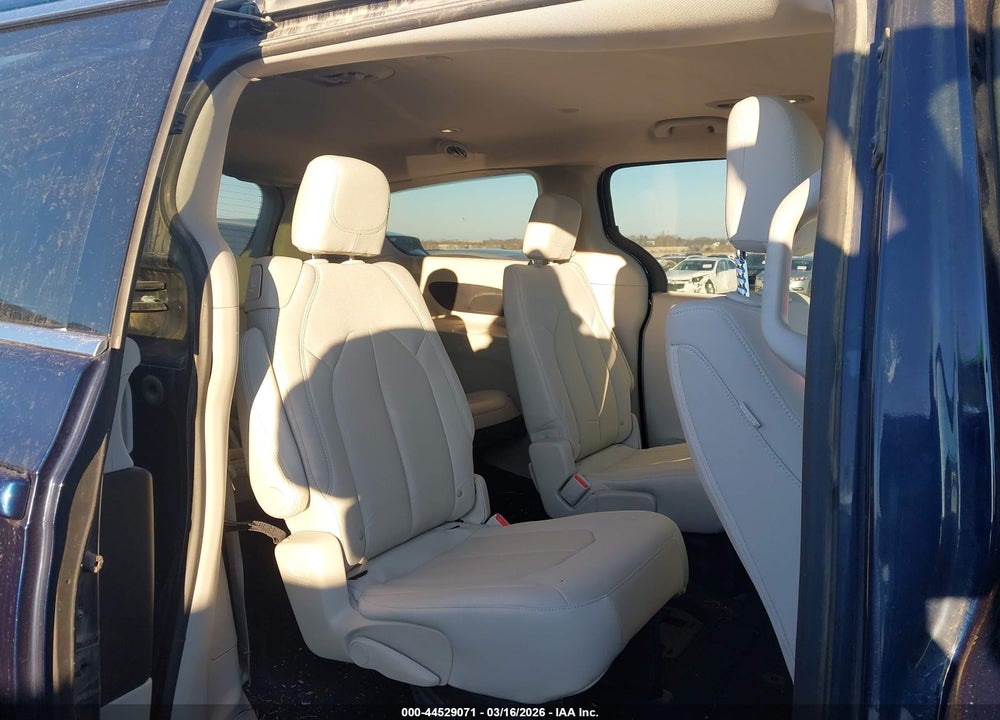 2017 CHRYSLER PACIFICA TOURING VIN: 2C4RC1DG4HR512437