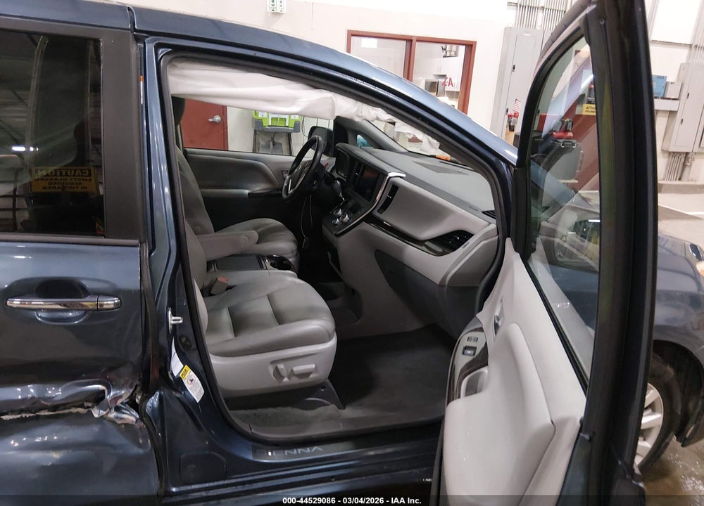 2017 TOYOTA SIENNA XLE 7 PASSENGER VIN: 5TDDZ3DC3HS171931